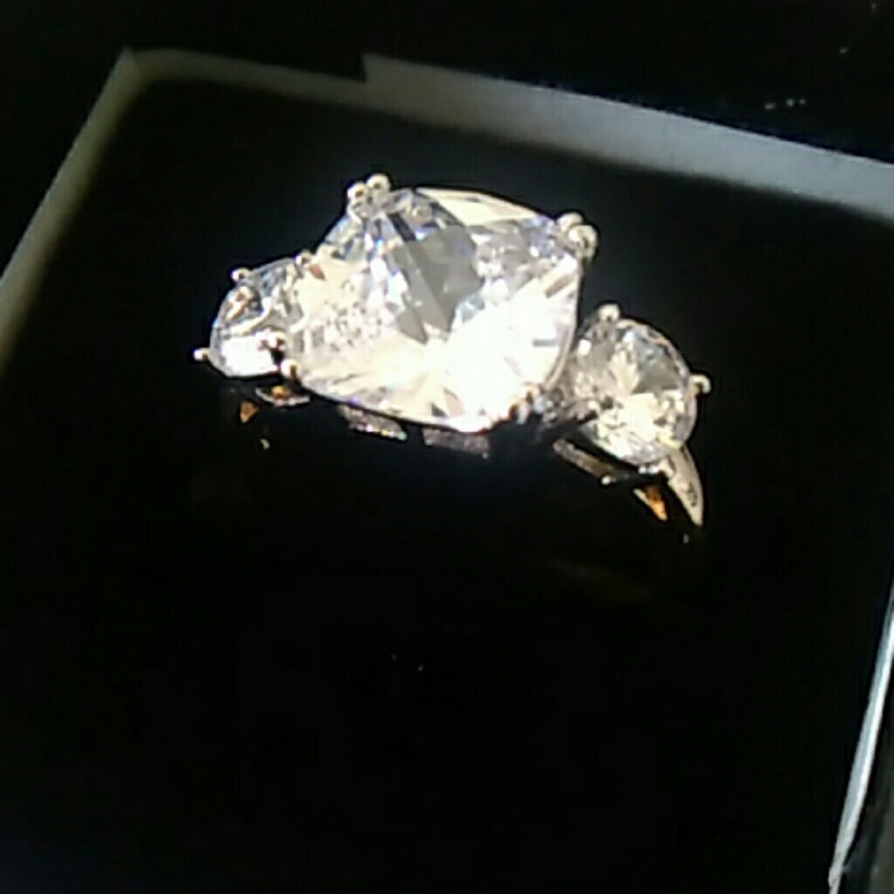 Size  9 gorgeous antique white gold plated ring